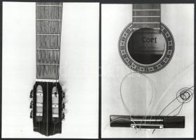 cca 1978 Koncz György pecsétjével jelzett 4 db vintage fotó egy gitár húrozásáról, ezüst zselatinos fotópapíron, a pecsét csak két képen látható, 16x21 cm (és ehhez közeli - 1-2 mm - méretek)