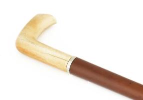 Sétabot. Csont nyéllel , rajta kis repedéssel 89 cm