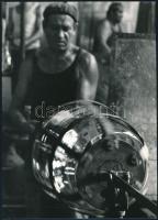 cca 1978 Szabó László székesfehérvári fotóművész nevével jelzett 2 db vintage fotóművészeti alkotás (Üvegfúvók I-II.), ezüst zselatinos fotópapíron, szélén kisebb törésvonal, 24x17,5 cm