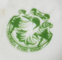 Hollóháza stúdió Bakó Hetey Rozália: Kínáló. Kézzel festett, jelzett, apró lepattanásokkal 20 cm