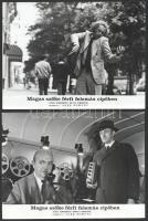 cca 1972 ,,A magas szőke férfi felemás cipőben" című francia filmvígjáték jelenetei és szereplői (köztük Pierre Richard és Mireille Darc), 18 db vintage produkciós filmfotó ezüst zselatinos fotópapíron, a használatból eredő (esetleges) kisebb hibákkal, 18x24 cm