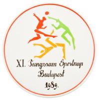 1989. "XI. Tungsram Sportnap Budapest 1989" hátoldalán jelzett hollóházi porcelán emlékérem eredeti díszdobozban (137mm) T:UNC