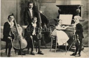 P. Schwarzmanoff mit seinen musikalischen Wunder-Kindern / musician family