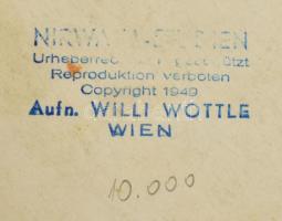 Willi Wottle Wien erotikus fotó, hátoldalán pecséttel jelezve, kis hibákkal, 15x10,5 cm