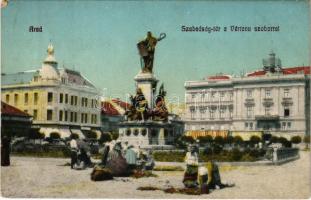 Arad, Szabadság tér, Vértanú szobor, piac, Mihalik József, Heim és Brunner Béla üzlete / square, monument, shops, market (ragasztónyomok / gluemarks)