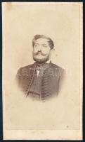cca 1870-1880 Elegáns úr attilában, keményhátú fotó, vizitkártya, jelzés nélkül, kissé foltos, 10x6 cm