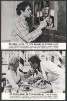 cca 1971 ,,Én nem látok, te nem beszélsz, ő nem hall" című olasz bűnügyi vígjáték jelenetei és szereplői, 10 db vintage produkciós filmfotó ezüst zselatinos fotópapíron, a használatból eredő (esetleges) kisebb hibákkal, 18x24 cm