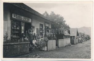 Borsabánya, Baile Borsa; utcakép, Szabó Péter üzlete és korlátlan italmérése / street view with shop (fl)