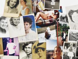 Hölgyeket, lányokat ábrázoló, vegyes régi és modern fotók, össz. 30 db, vegyes méretben és állapotba...