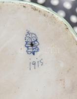 Herend gyöngytyúk, cca 1915, jelzéssel, egyik virág sérült, egyébként szép állapotban, m: 16,5 cm