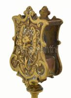 Antik bronz gyufatartó, jelzés nélkül, kis kopással, kétoldalt oroszlánfejes díszítéssel, m: 17,5 cm