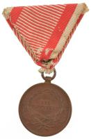 1914. "Ferenc József Bronz Vitézségi Érem" bronz kitüntetés mellszalagon. Szign.: Tautenha...