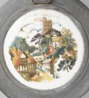 Schwarzenhammer háborús mintával díszített porcelán söröskorsó, porcelán betétes ón fedéllel. Jelzés...