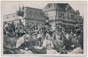 1940 Nagyvárad, Oradea; bevonulás a városháza előtt, Horthy Miklós és Purgly Magdolna / entry of the Hungarian troops in front of the town hall, Horthy and his wife. photo