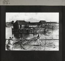 cca 1900-1920 Hajómalom, erdélyi(?) tájak, gyárépületek; 7 db üvegdia, Uránia Szemléltető Taneszközök Gyára, eredeti kartondobozban, 8,5x8,5 cm