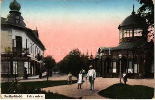 1914 Bártfa, Bártfafürdő, Bardejovské Kúpele, Bardiov, Bardejov; Tahy udvar, Eschwig és Hajts üzlete. Birnbaum kiadása / promenade, spring source, spa (EK)