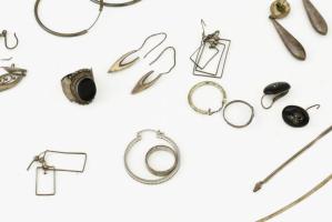Ezüst(Ag) vegyes sérült ékszer tétel, bruttó: 73,2 g