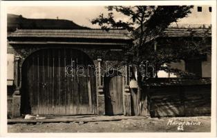 Máréfalva, Satu Mare; Székely kapu. Kováts István fényképész / Transylvanian wood carved gate