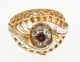 Arany / fehérarany (Au) 14 K gyűrű kővel, jelzés nélkül, méret: 50, bruttó: 5,5 g