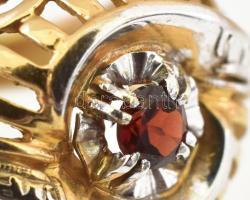 Arany / fehérarany (Au) 14 K gyűrű kővel, jelzés nélkül, méret: 50, bruttó: 5,5 g