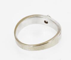Fehérarany (Au) 14 K gyűrű 0,05 ct gyémánttal, jelzett, méret: 51, bruttó: 3,03 g