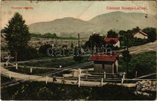 1908 Nyustya-Likér, Hnústa-Likier; Nyustyai hegység, vasútállomás, őrház az átjárónál, sorompó. Weisz Zsigmond kiadása / railway station, guard house, barrier (fa)