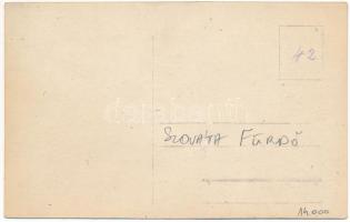 Szovátafürdő, Baile Sovata; fürdőzők fakerettel a tóban / spa guests bathing in the lake. photo