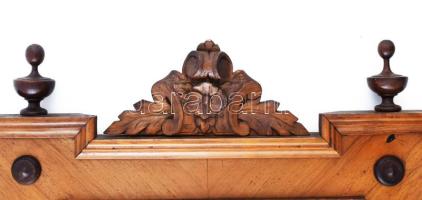 Antik tükör. Faragott díszítőelemekkel, szép állapotban, 67x44 cm