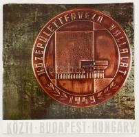 KÖZTI - Budapest - Hungary. (A Középülettervező Vállalat albuma). Szerk.: Janesch Rudolf. Bp., é.n., Középülettervező Vállalat. Egészoldalas, fekete-fehér és színes fotókkal. Magyar és francia nyelven. Kiadói papírkötés, több kijáró lappal. Megjelent 2000 példányban.