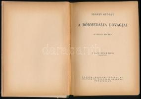Szondy György: A bőrmedália lovagjai. Ifjúsági regény. P. Laczkovich Zsófi rajzaival. Bp., 1943, Uj ...