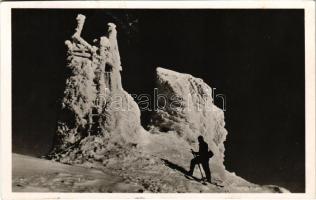 1942 Pop Iván, Pip Ivan (Borsa-Máramaros); hegymászó télen 1940 méteren / mountain climber in winter (EK)