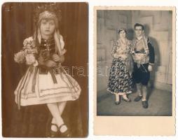 12 db régi és modern magyar és külföldi népviselet motívumlap / 12 pre-1945 and modern Hungarian and...
