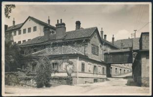 cca 1930 Pécs, Zsolnay gyár, fotó, 8,5×13,5 cm