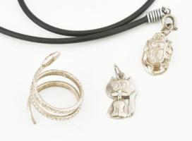 Ezüst (Ag) kígyós gyűrű. jelzett 3,59 g + ezüst cicás medál 0,6 g + ezüst medál bőr nyakláncon