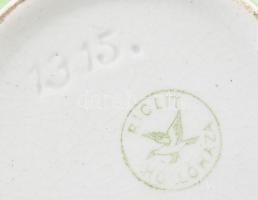 Hollóházi Riolit kínáló, historizáló mintával, matricás, jelzett, kopott, kis pattanással, mázrepedé...