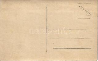 1919 Németújvár, Güssing; vár kirándulókkal / Schloss / castle with hiking family. photo