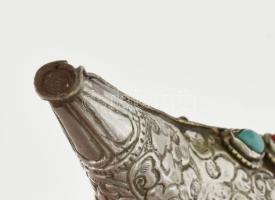 Tibeti kagylókürt türkizzel domborított alpakka borítással. 15 cm