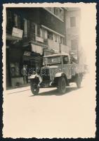 1936 Haifa, utca teherautón utazó angol katonákkal, fotó, 8,5×6 cm