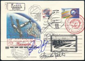 Szergej Avgyejev (1956- ), Jurij Gidzenko (1962- ) orosz és Thomas Reiter (1958- ) német űrhajósok aláírásai sorszámozott emlékborítékon / Signatures of Sergei Avdeyev (1956- ), Yuriy Gidzenko (1962- ) Russian and Thomas Reiter (1958- ) German astronauts on numbered envelope