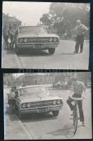 cca 1970 Gyerekek Oldsmobile Jetstar I autóval, 2 db fotó, 9×12 cm