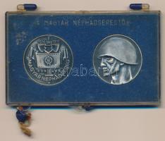 ~1969. "A Magyar Néphadsereg" ezüstpatinázott fém emlékérem pár "A Magyar Néphadseregtől" feliratú plombált tokban (32mm) T:UNC