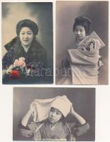 cca 1910 Japán gésák, 5 db fotó, némelyik kézzel színezett, 14×9 cm