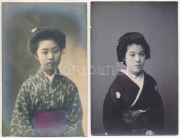 cca 1910 Japán gésák, 5 db fotó, némelyik kézzel színezett, 14×9 cm