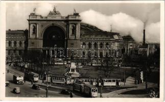 Budapest VII. Keleti pályaudvar, 19-es, 69-es és 25-ös villamosok, Baross szobor