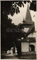 ~1935 Bánffyhunyad, Huedin; Református templom. Gross Károly (Gross Arnold édesapja) festőművész fotója és saját kezű felirata / Calvinist church. photo