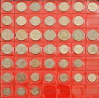 Díszes műbőr érmeberakó, berakólapokkal, benne 170db érmével több különböző országból