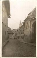 Nagyszeben, Hermannstadt, Sibiu; Hundsrücken / Kutyahát, utca. Tordai Gross Károly festőművész fotója és saját kezű felirata a hátoldalon / Spinarea Cainelui / street. photo (fl)