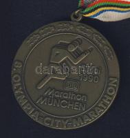 Németország 1990. "8. Olimpia - városi marathon" érdemérem T:2 szalaggal