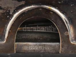 Antik alpakka fűszertartó, három kiskanállal, két üvegbetéttel, Neusziedler G. gravírozással (éttere...