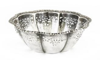 Ezüst(Ag) áttört tálka, jelzett, d: 12 cm, nettó: 65,5 g